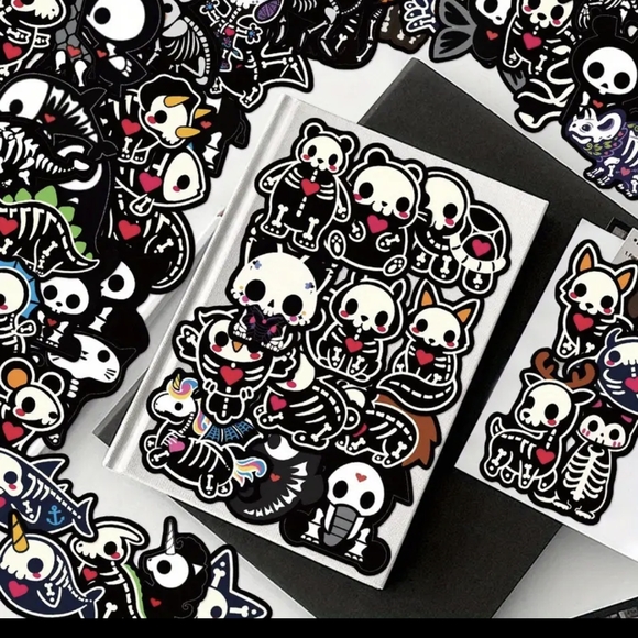 Black and White Cartoon Cat Faces with Skeletons 17 Pack - Picture 6 of 6